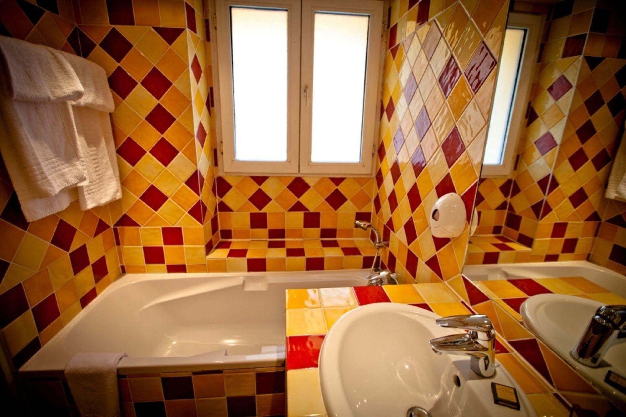 פריז Hotel De La Tulipe מראה חיצוני תמונה